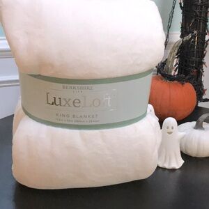 King size white Blanket